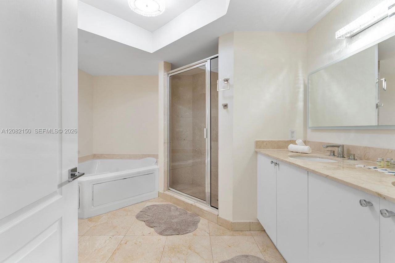 17555 Atlantic Blvd , Unit 508, Sunny Isles Beach, FL 33160 Photo