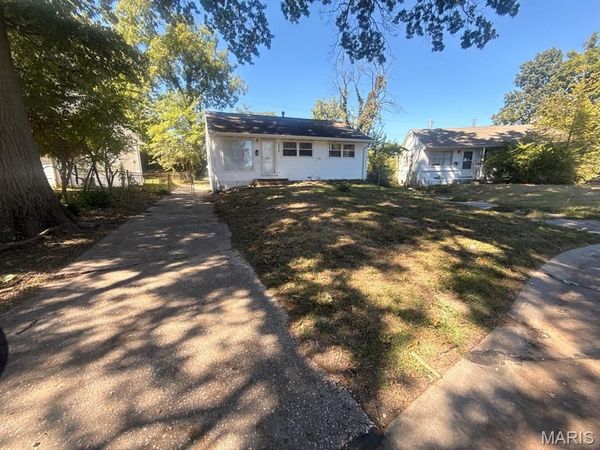 10515 Gretna Circle, St Louis, MO 63137