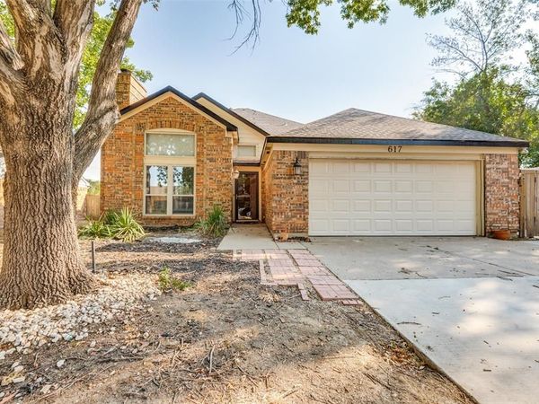 617 Valley Spring Drive , Arlington, TX 76018