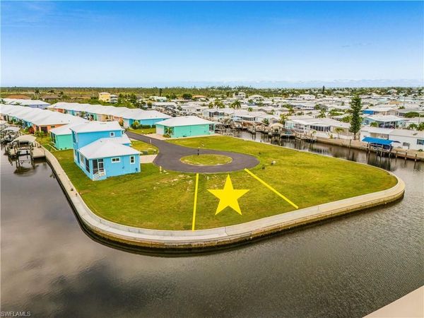 2951 Trawler LN, ST. JAMES CITY, FL 33956