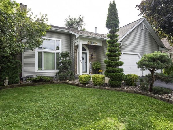921 S 4th St, Salem Lakes, WI 53170