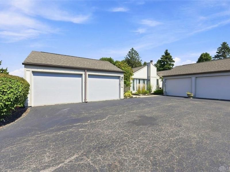 8131 Timbertree Way, West Chester, OH 45069 Photo 3