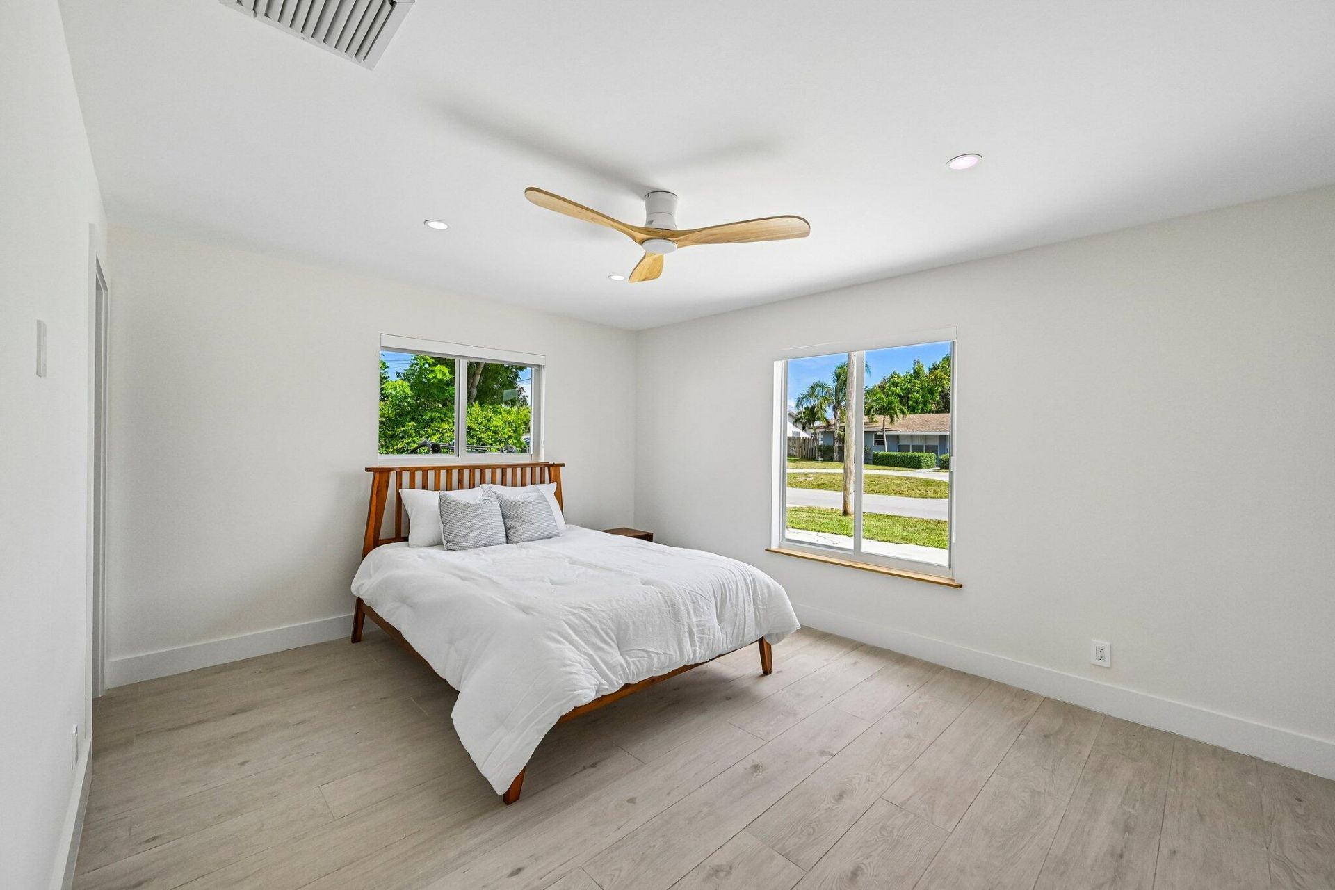 1051 SW 25th Avenue, Boynton Beach, FL 33426 Photo