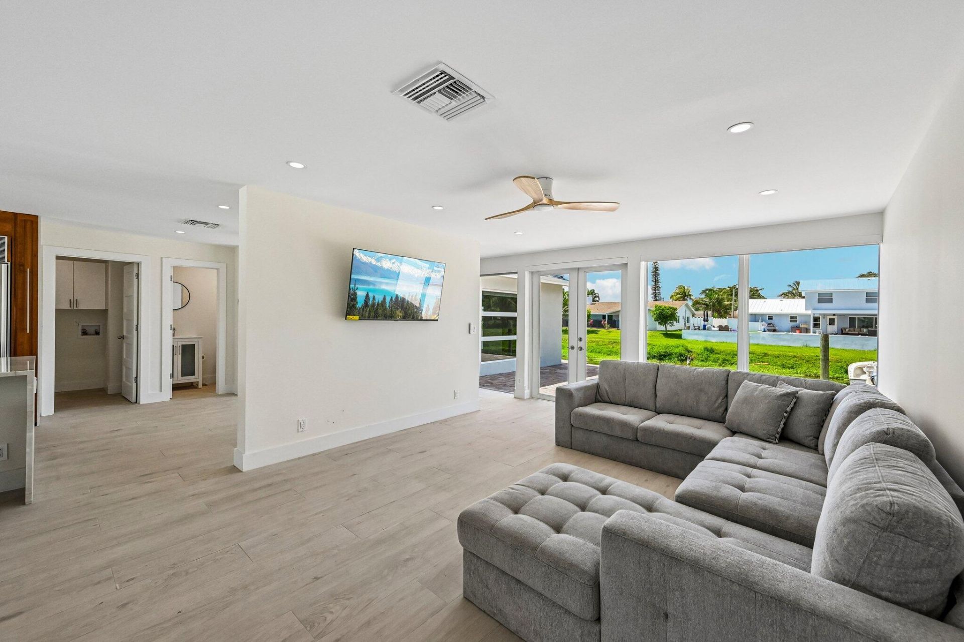 1051 SW 25th Avenue, Boynton Beach, FL 33426 Photo