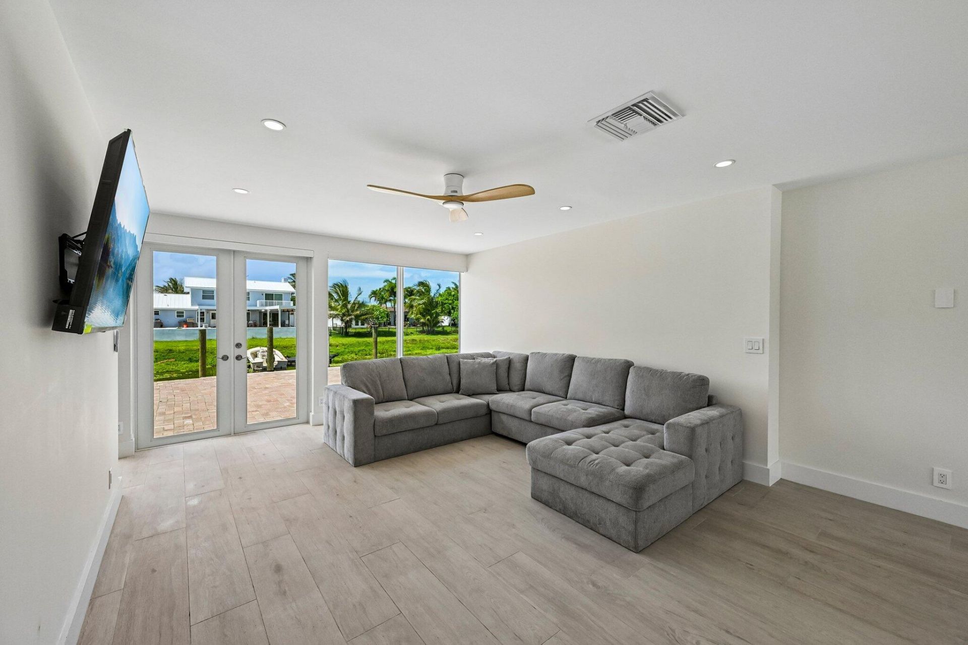 1051 SW 25th Avenue, Boynton Beach, FL 33426 Photo