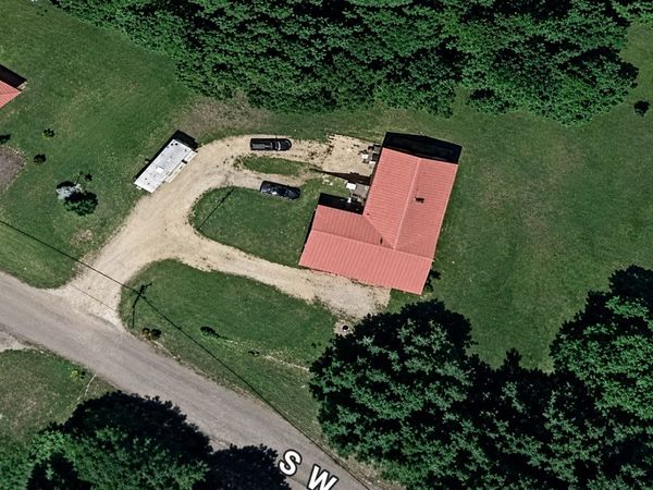 178 S West St, Decaturville, TN 38329