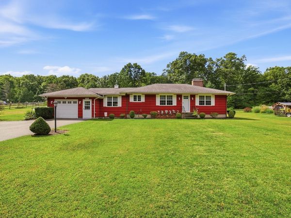 425 River Road, Uxbridge, MA 01569
