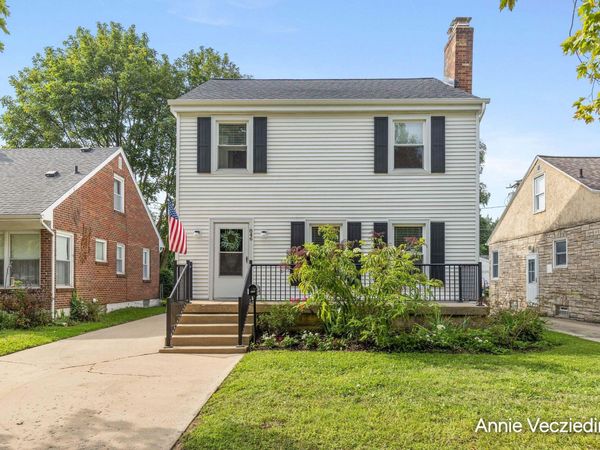 846 Lake Michigan Drive NW, Grand Rapids, MI 49504