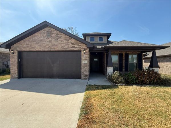 424 NW 59 Avenue , Bentonville, AR 72713