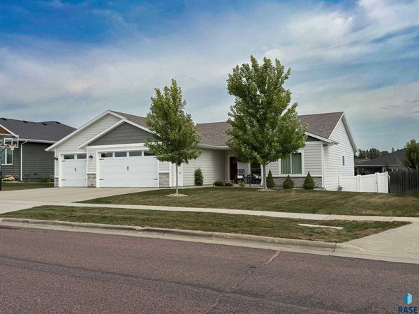 1402 Ripple Creek Rd, Dell Rapids, SD 57022