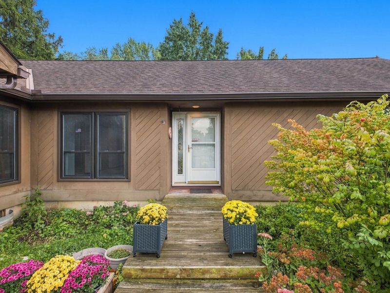 159 E Schrock Road, Westerville, OH 43081 Photo 2
