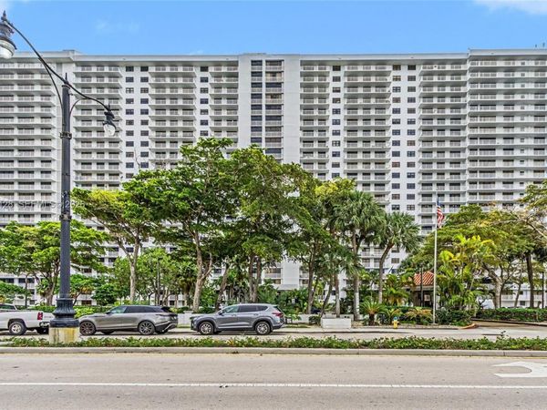 210 174th St , Unit 816, Sunny Isles Beach, FL 33160