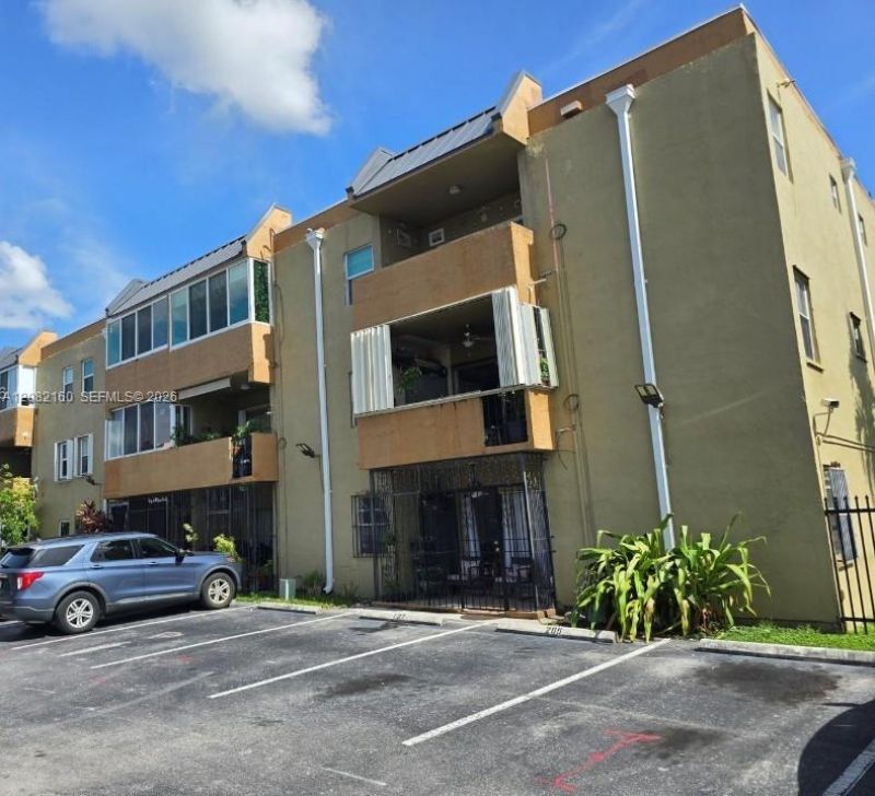 6070 W 18th Ave , Unit 306, Hialeah, FL 33012 Photo