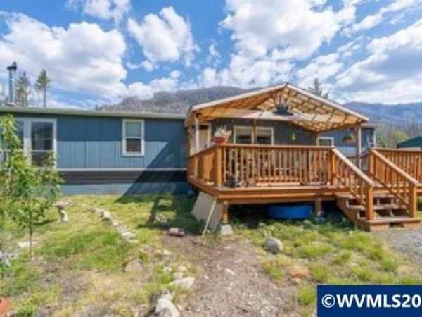 8305 SE Elkhorn Dr, Lyons, OR 97358