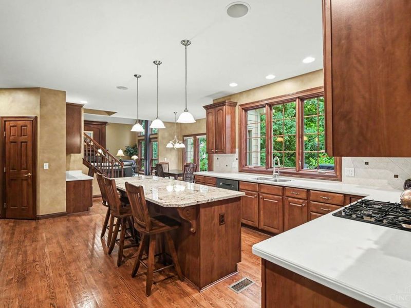 1247 Ridgewood Drive, Miami Township, OH 45140 Photo 7