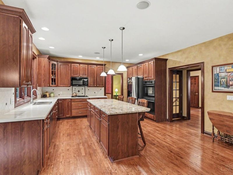 1247 Ridgewood Drive, Miami Township, OH 45140 Photo 8