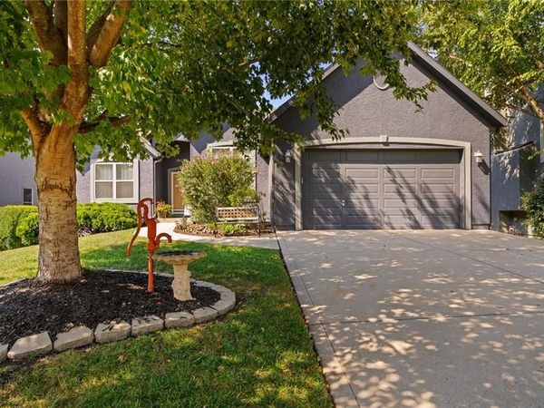 15924 W 160th Terrace, Olathe, KS 66062