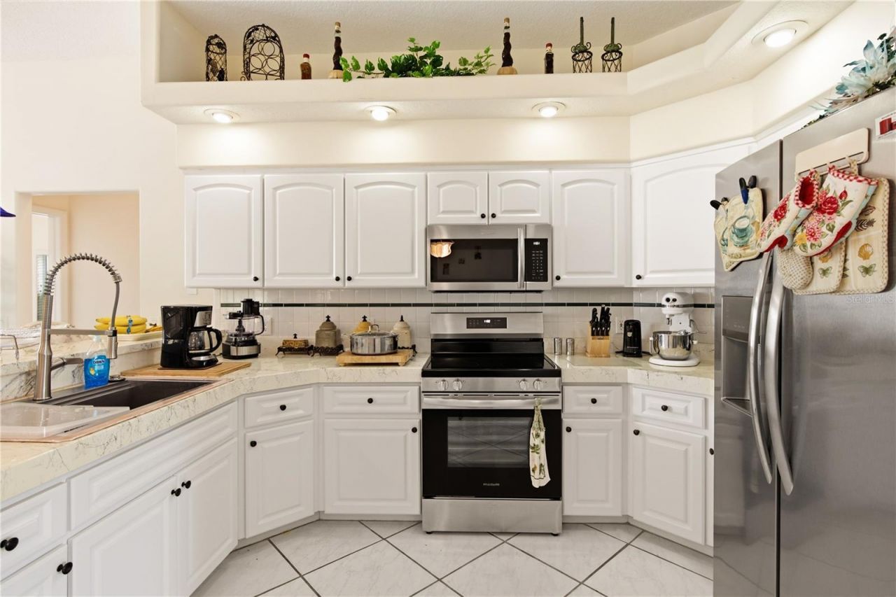 8704 Cypress Lakes Boulevard , New Port Richey, FL 34653 Photo