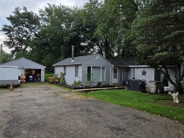 207 W Lincoln Road , McHenry, IL 60051