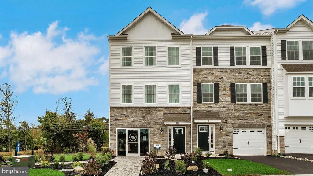 328 Lantern Court , Sellersville, PA 18960 Main Photo