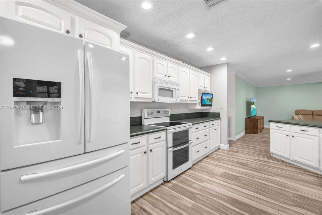 2426 NW 118th Ter , Coral Springs, FL 33065 Photo