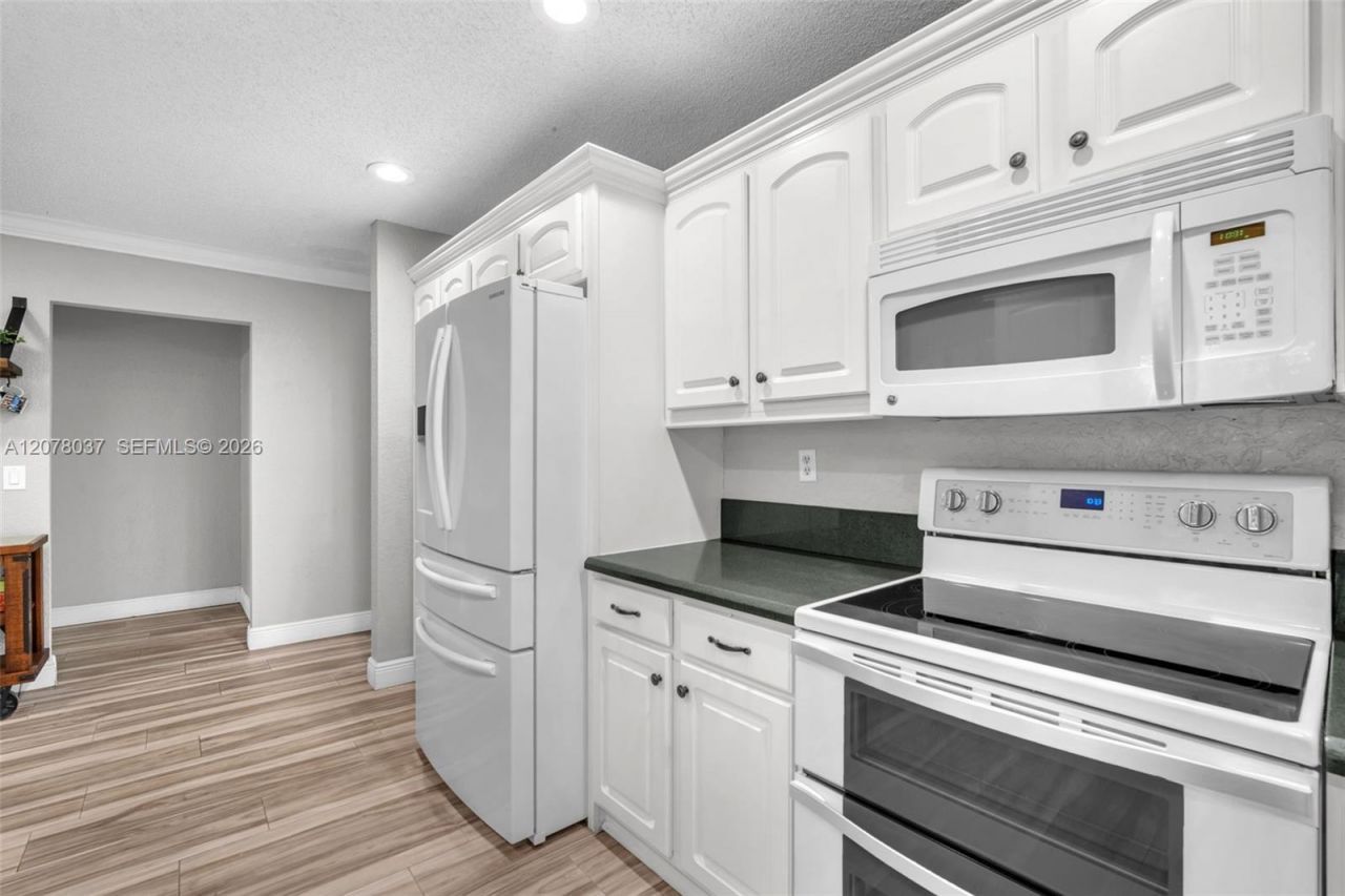 2426 NW 118th Ter , Coral Springs, FL 33065 Photo