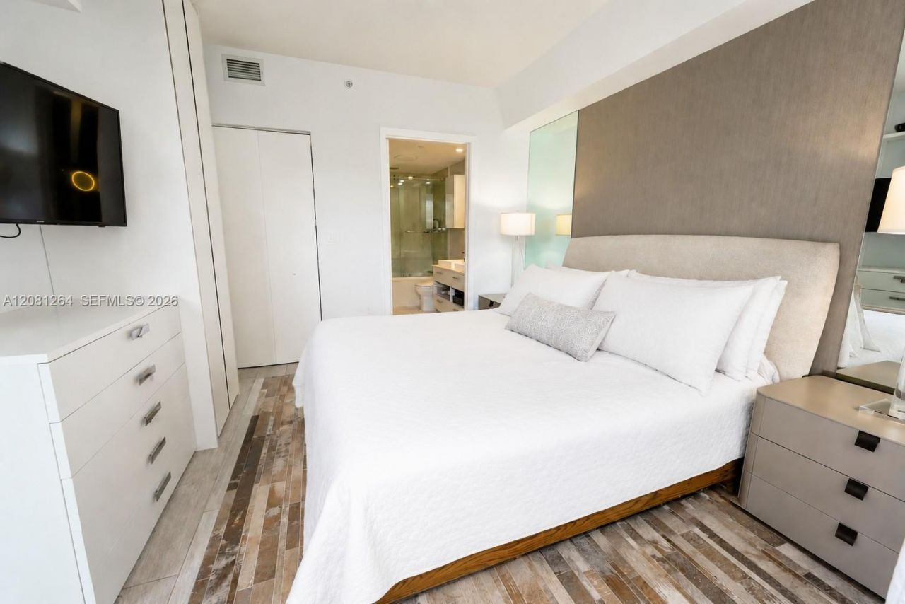 55 SW 9th St, Unit 1001, Miami, FL 33130 Photo