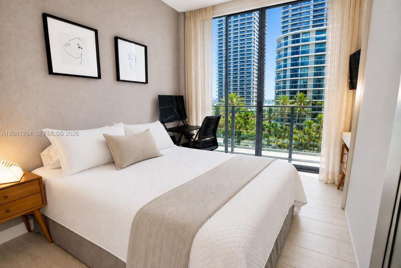 55 SW 9th St, Unit 1001, Miami, FL 33130 Photo