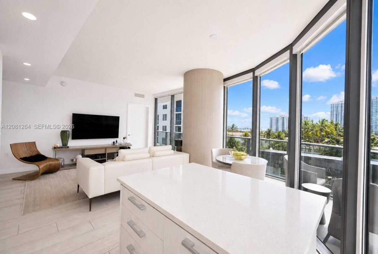 55 SW 9th St, Unit 1001, Miami, FL 33130 Photo