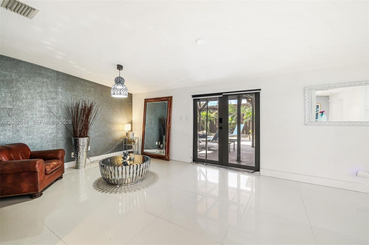 1718 NE 58th St , Fort Lauderdale, FL 33334 Photo
