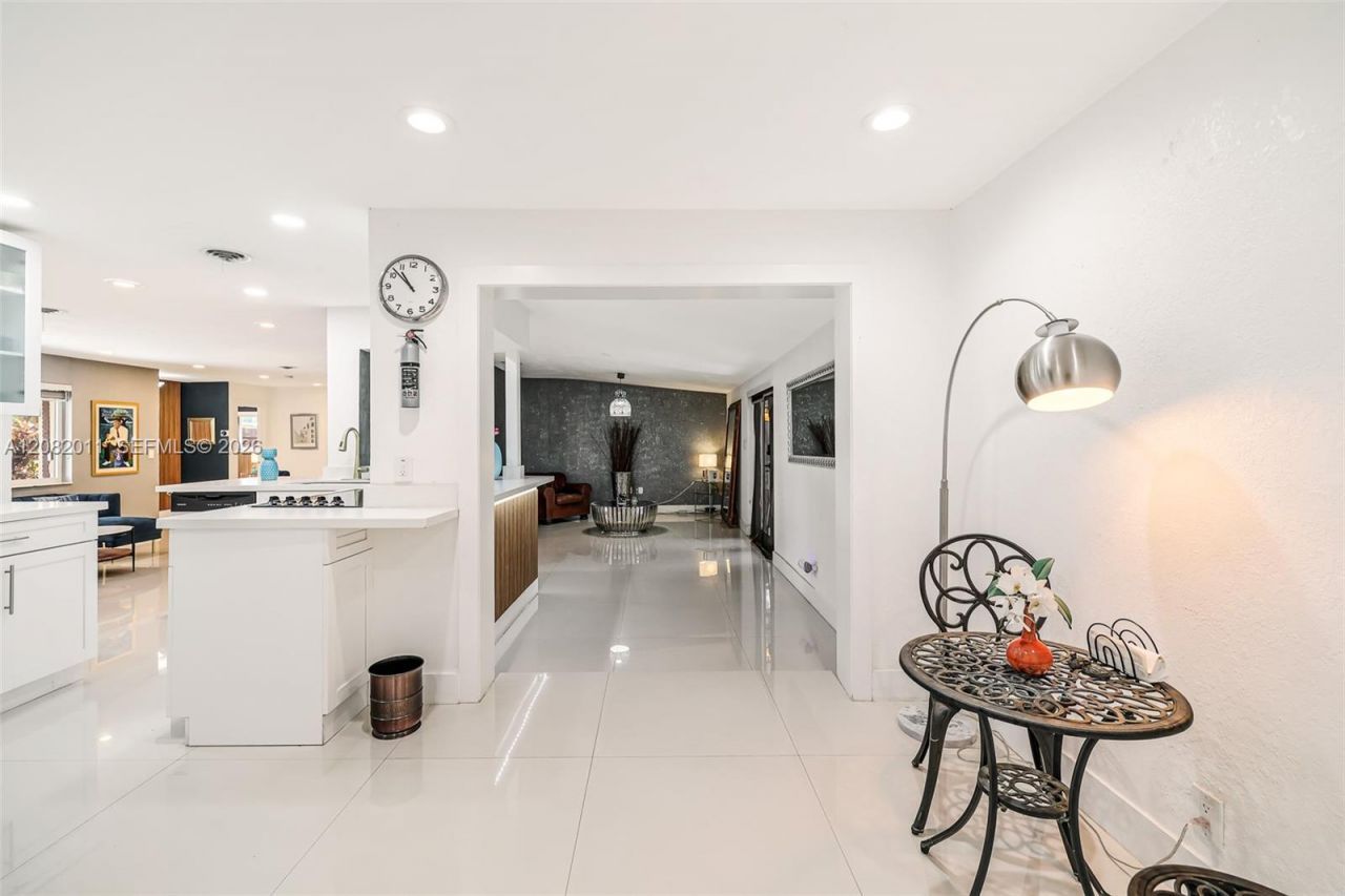 1718 NE 58th St , Fort Lauderdale, FL 33334 Photo