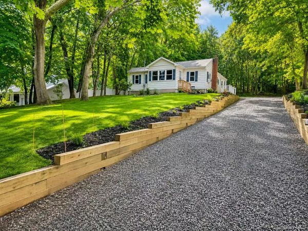 40 Christian Avenue, Setauket, NY 11733