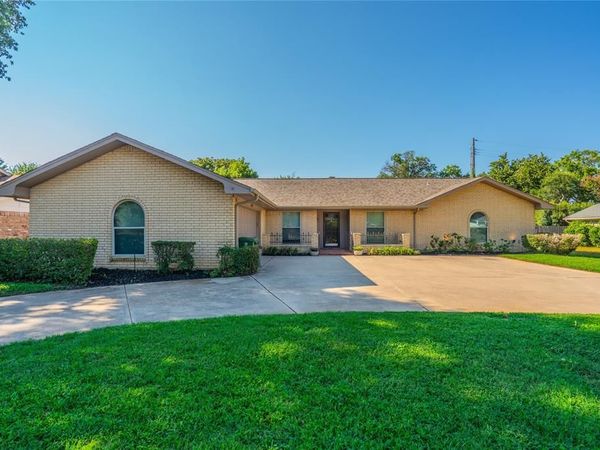 1804 Lincolnshire Drive, Bedford, TX 76021