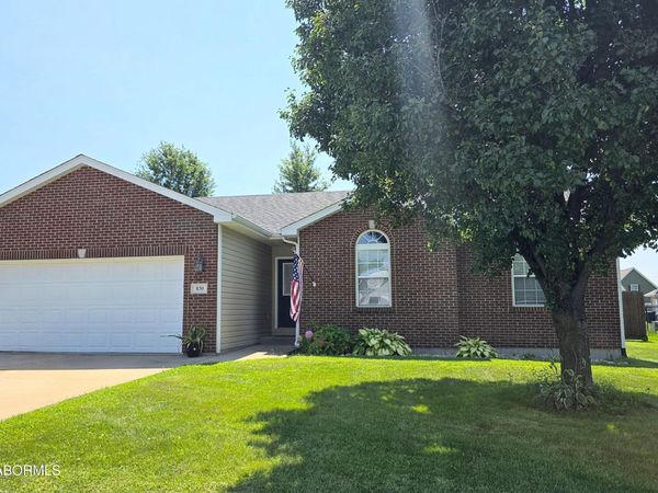 830 S CENTRAL STREET, Centralia, MO 65240