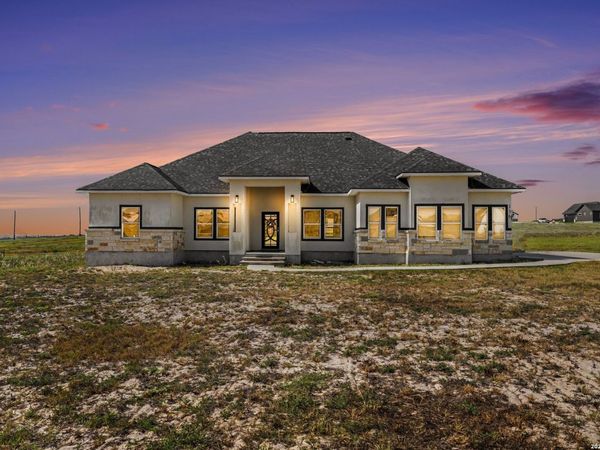 136 SUMMER MEADOW DR, La Vernia, TX 78121