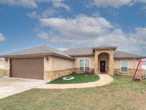 103 Muirfield, La Vernia, TX 78121