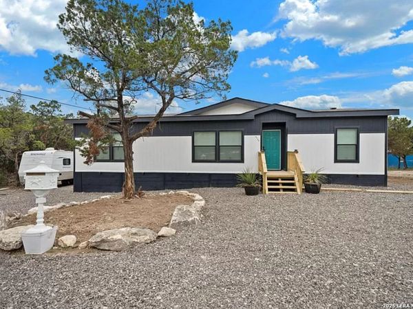 6739 WHARTONS DOCK RD, Bandera, TX 78003
