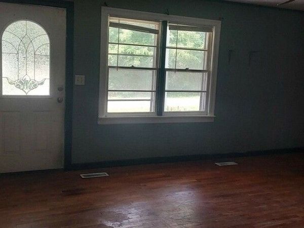 300 Kee St , Hollow Rock, TN 38342