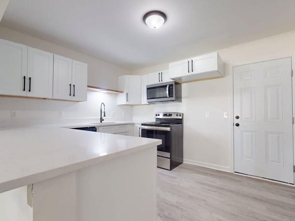 741 Lake Terrace Dr , Nashville, TN 37217