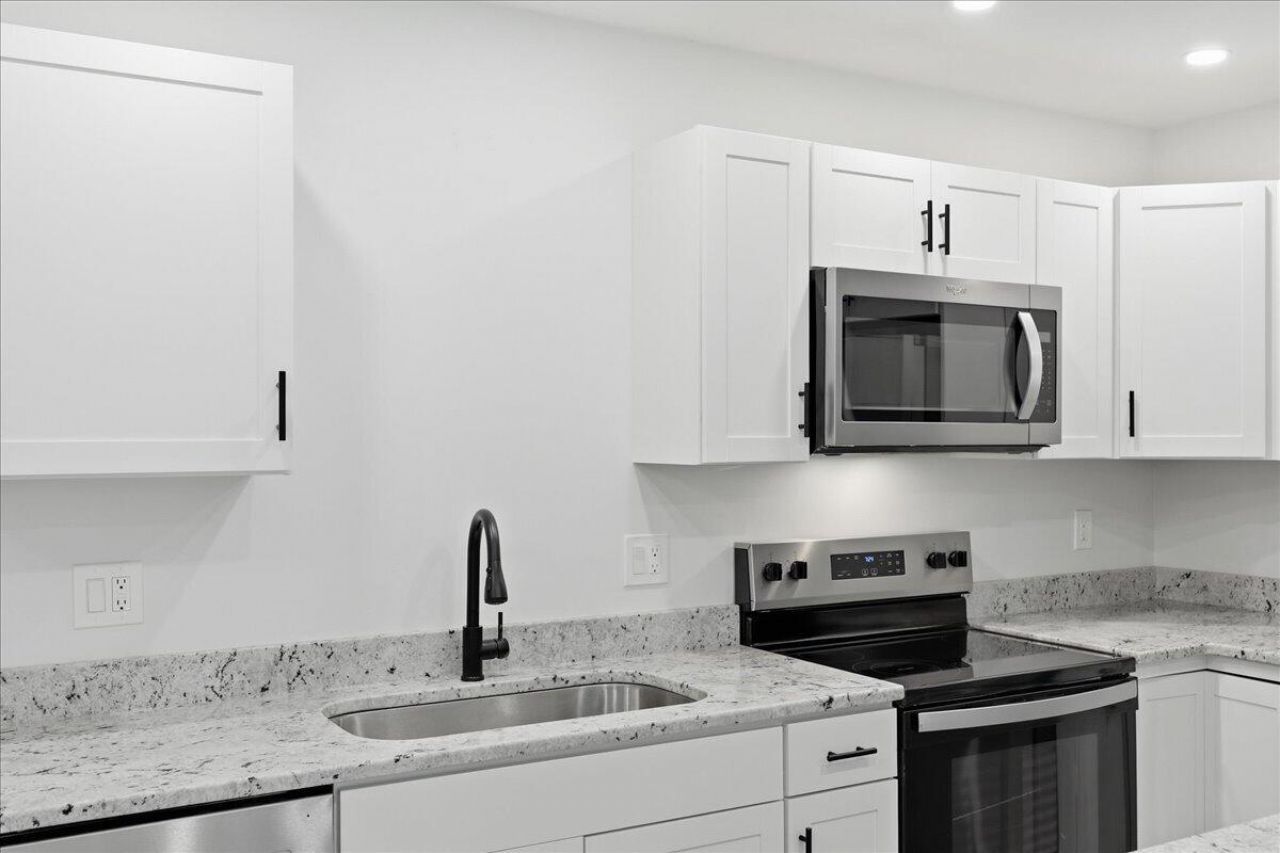 124 Robin Street Photo 10