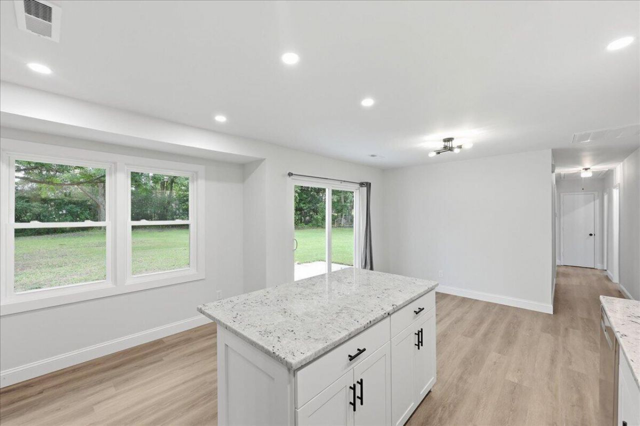 124 Robin Street Photo 14