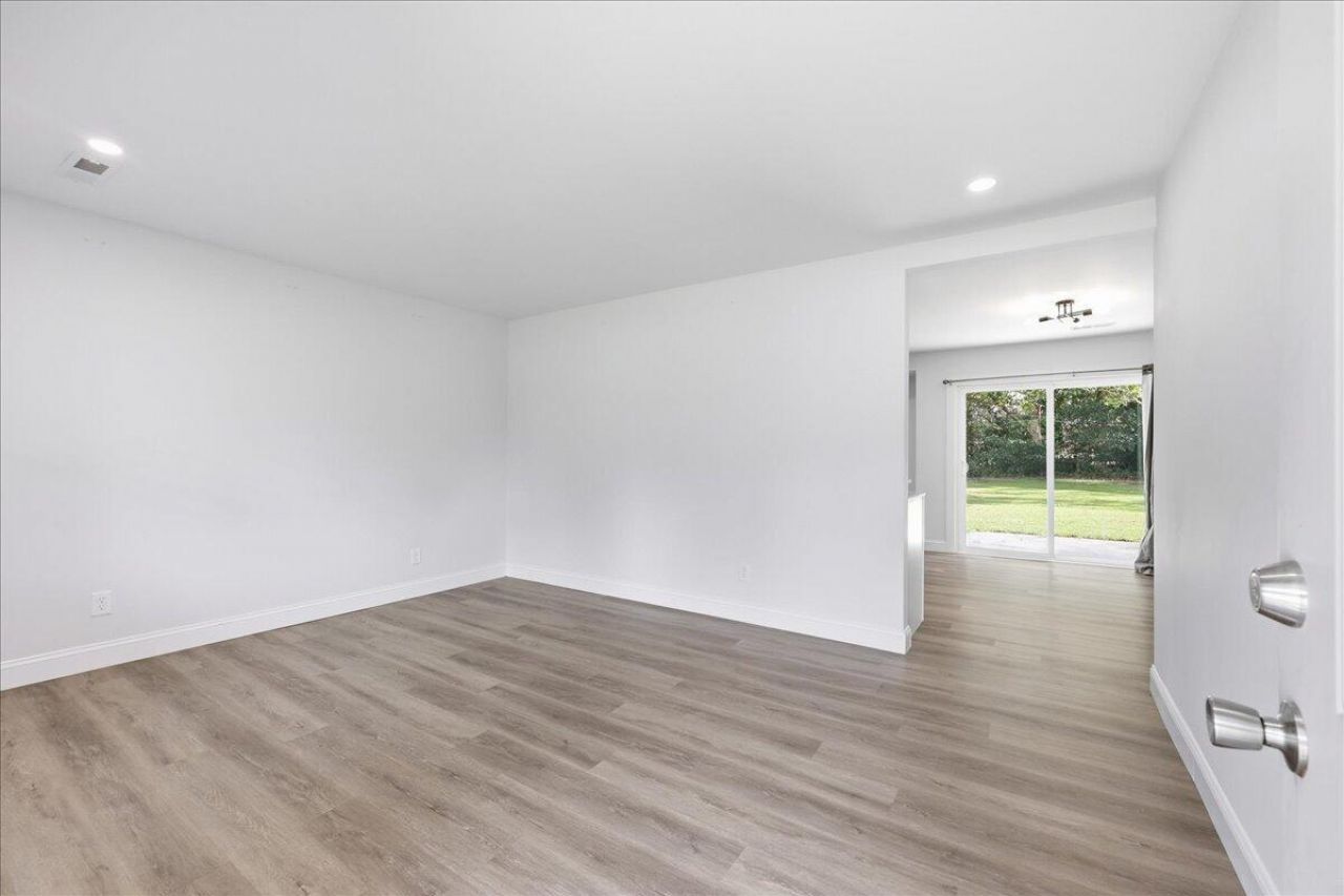 124 Robin Street Photo 15