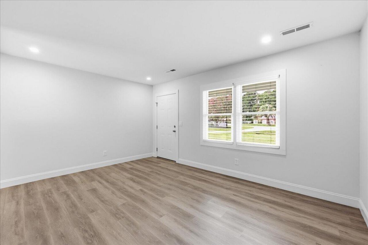 124 Robin Street Photo 16