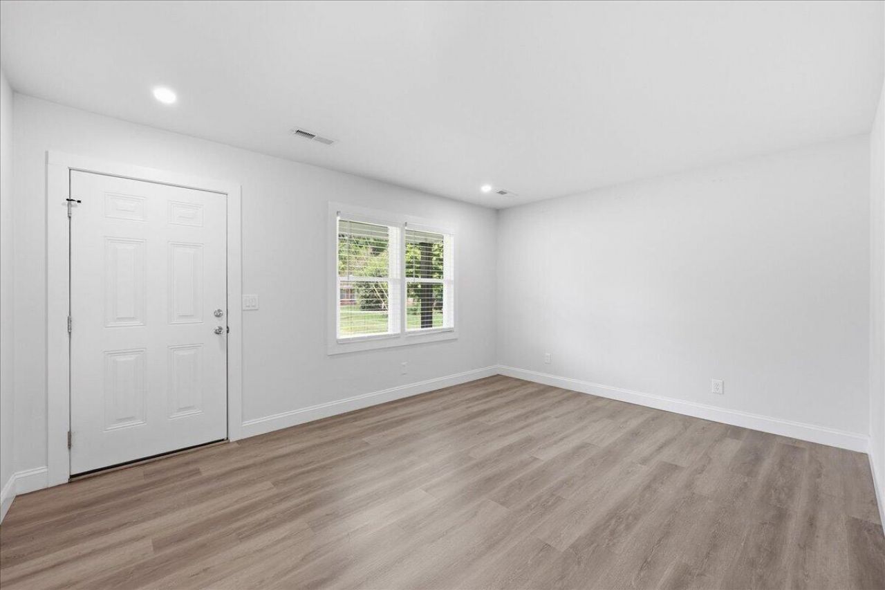 124 Robin Street Photo 17