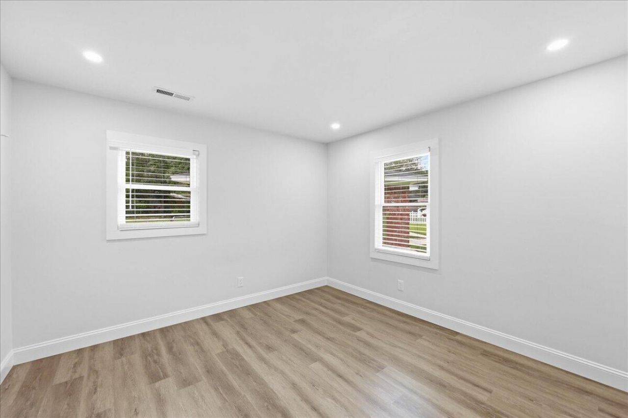 124 Robin Street Photo 18
