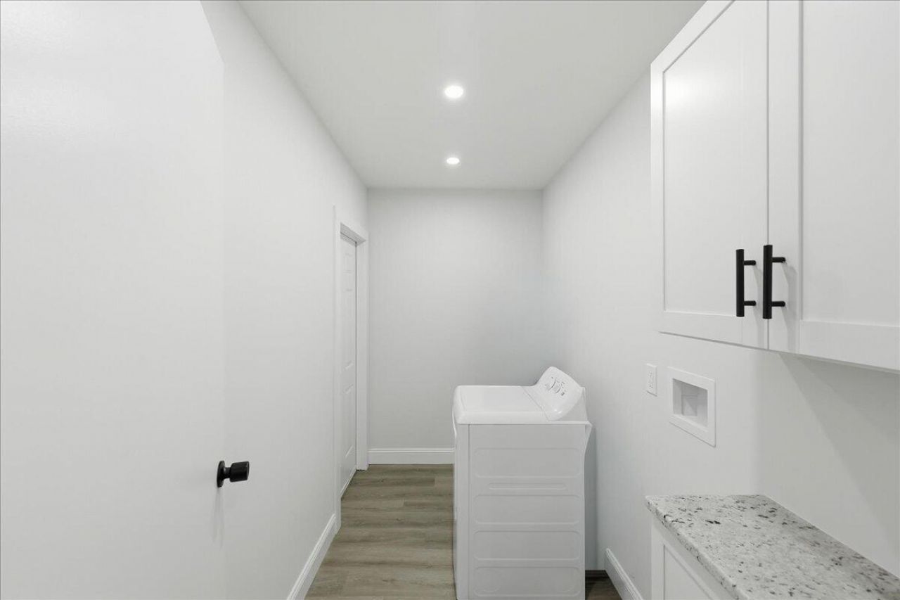 124 Robin Street Photo 31