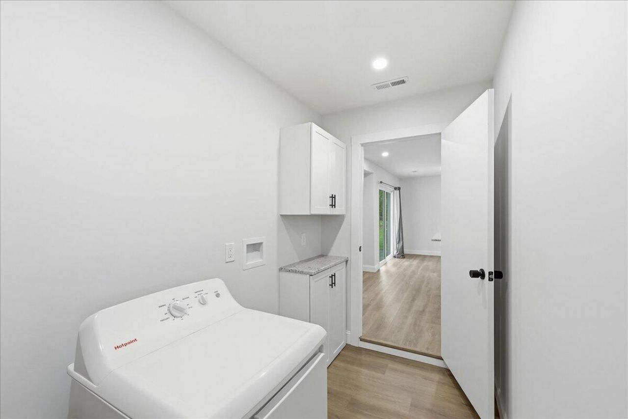 124 Robin Street Photo 32