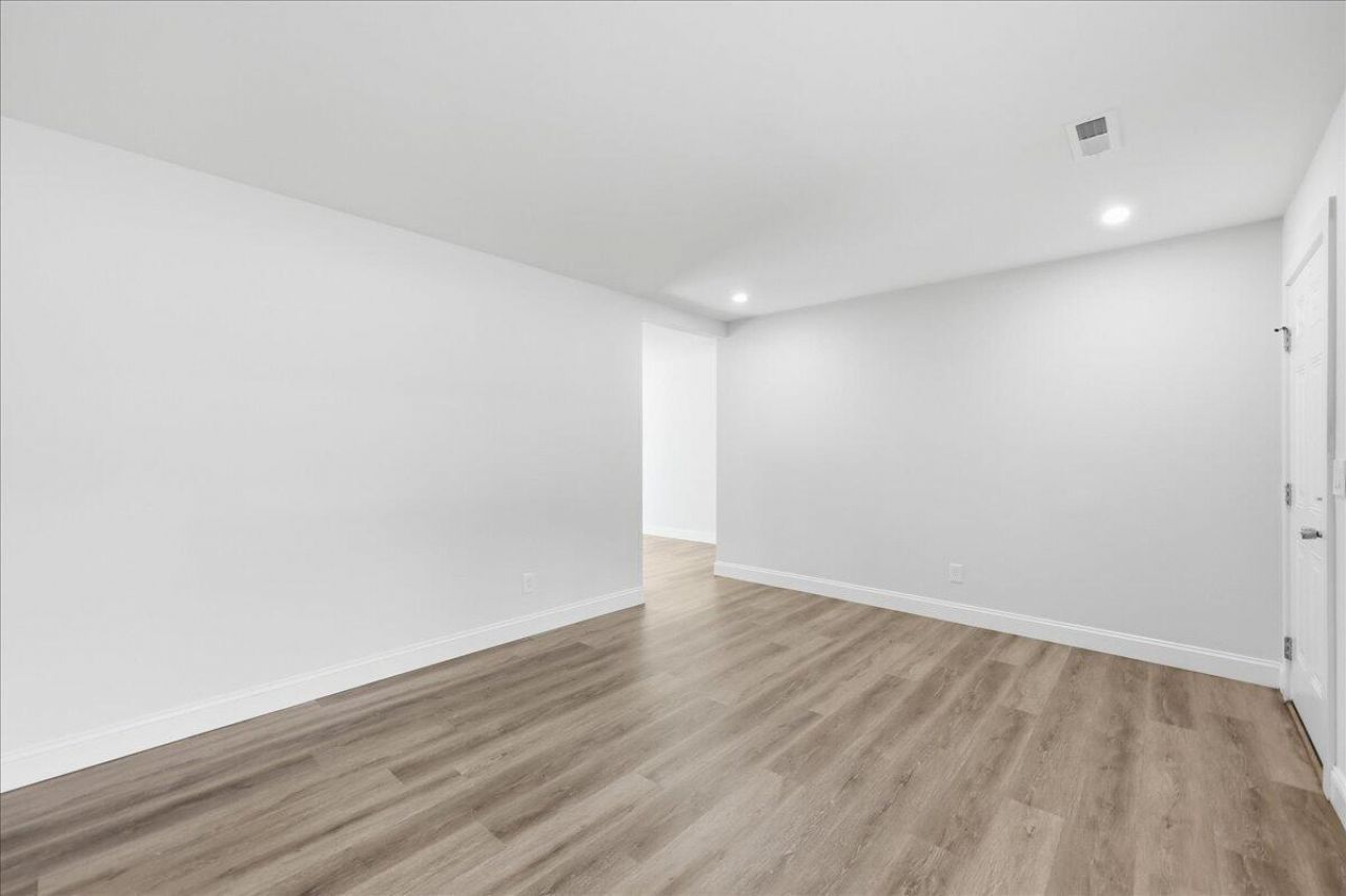 124 Robin Street Photo 33