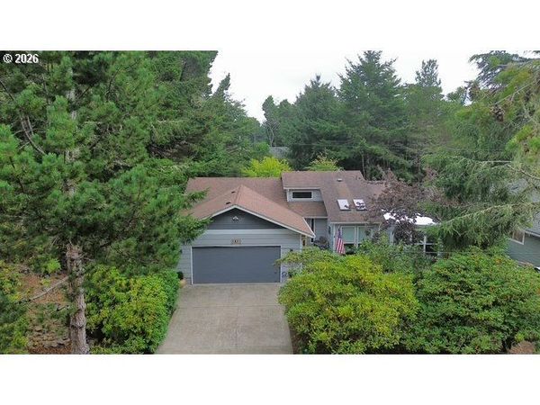 240 11TH ST, Florence, OR 97439