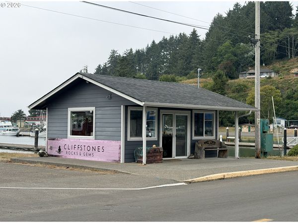465 BEACH BLVD, Winchester Bay, OR 97467